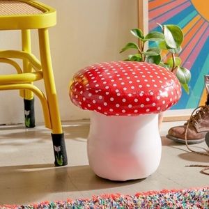 TOAD STOOL / MUSHROOM STOOL